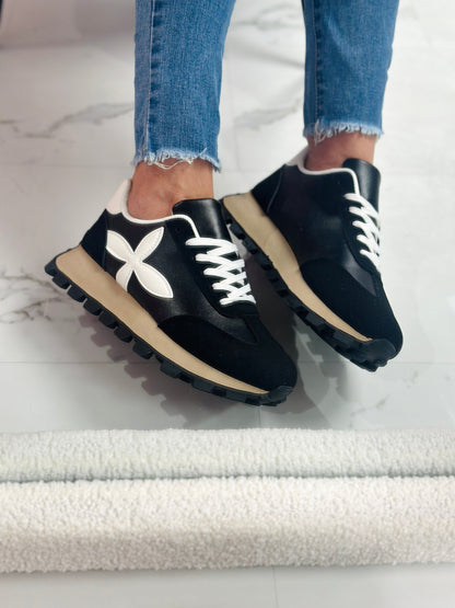 SOPHIA | Black Sneaker