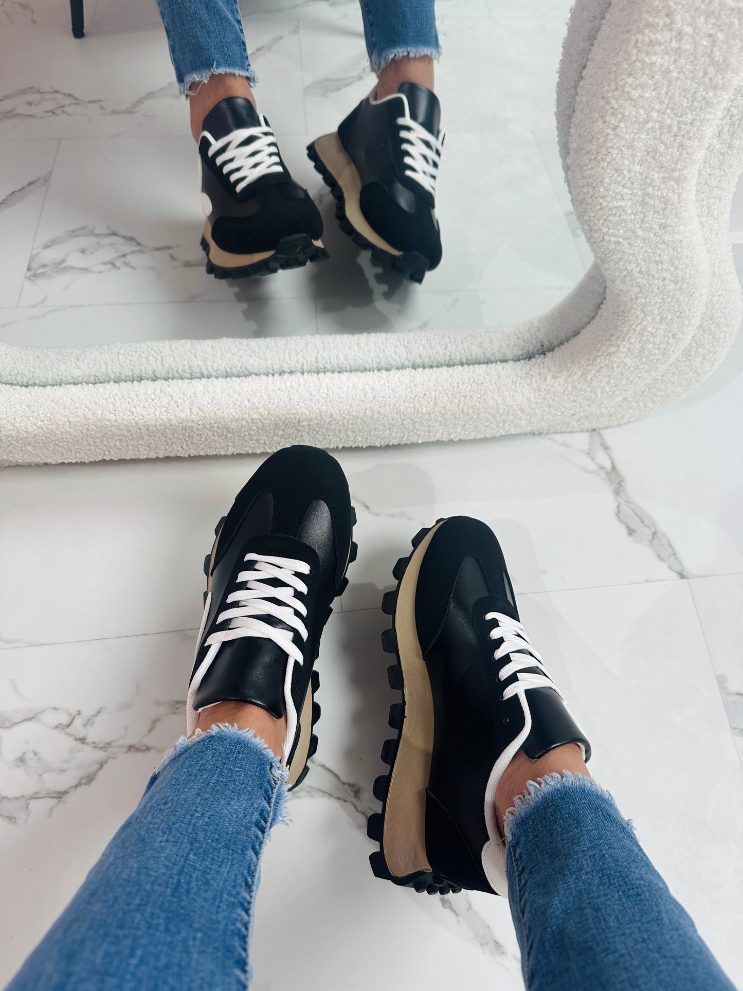 SOPHIA | Black Sneaker